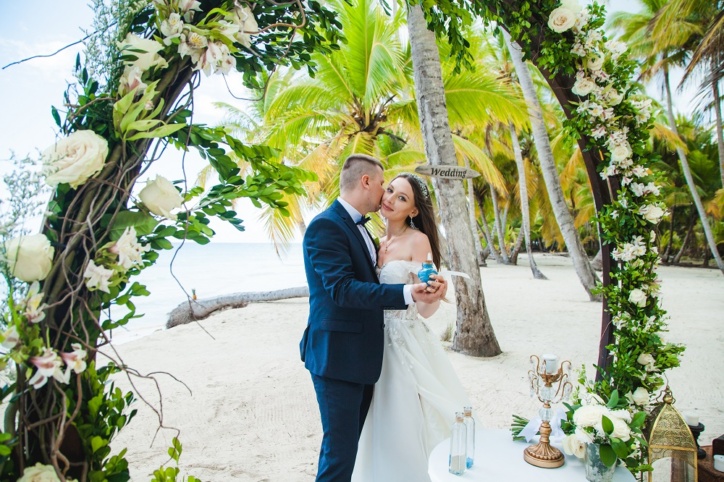 Wedding in the Dominican Republic on Saona Island {Victoria and Denis}